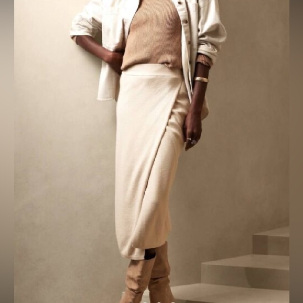 Banana Republic Stunning Cream Ivory Midi Sweater Skirt Small - NWT